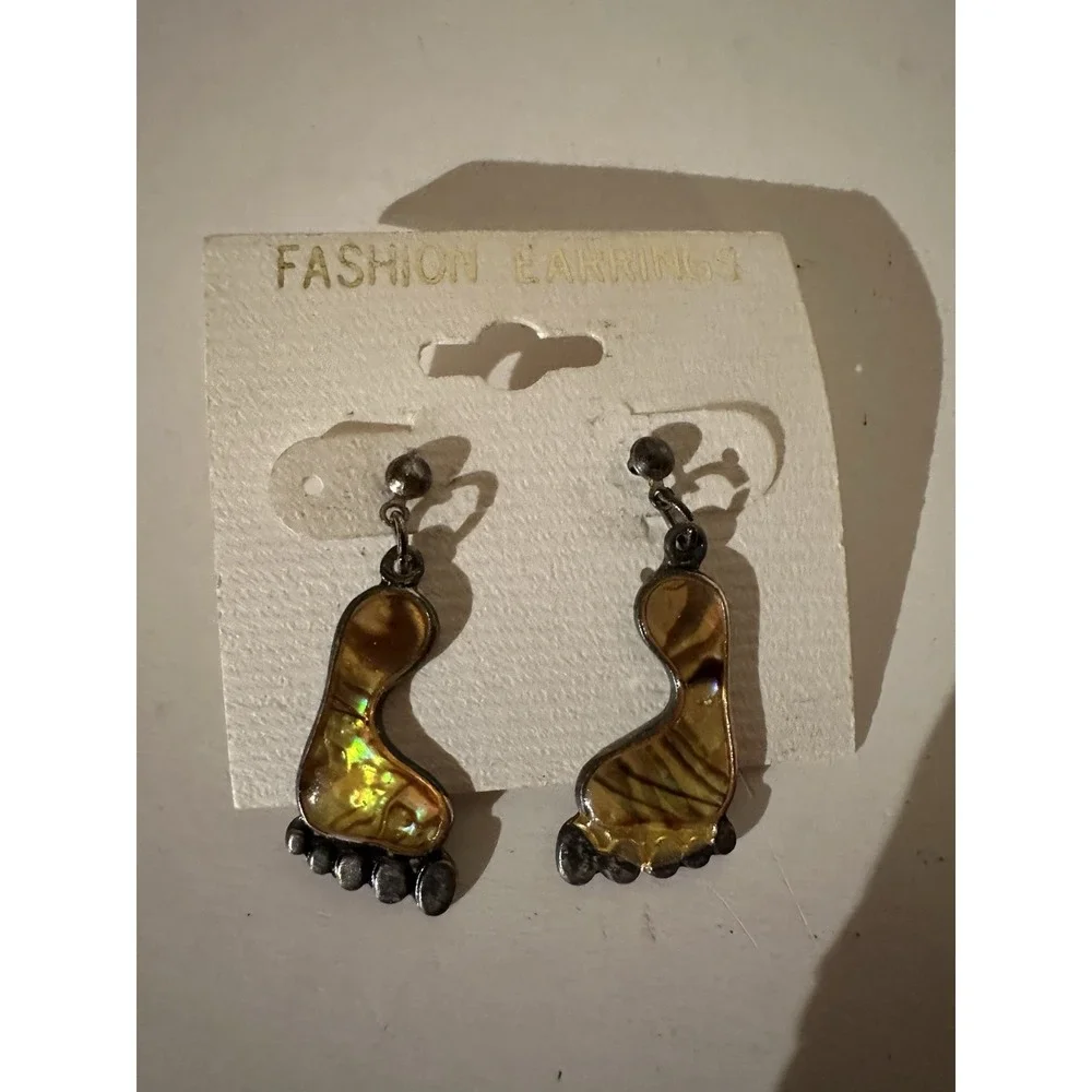 2 Pair abalone earrings Barefoot  & Whale Tale New On‎ Card  Summer Beach Fun